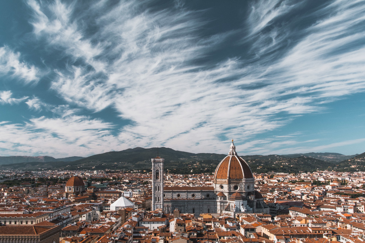 Beautiful cityscape with historic buildings in Florence, Italy.jpg